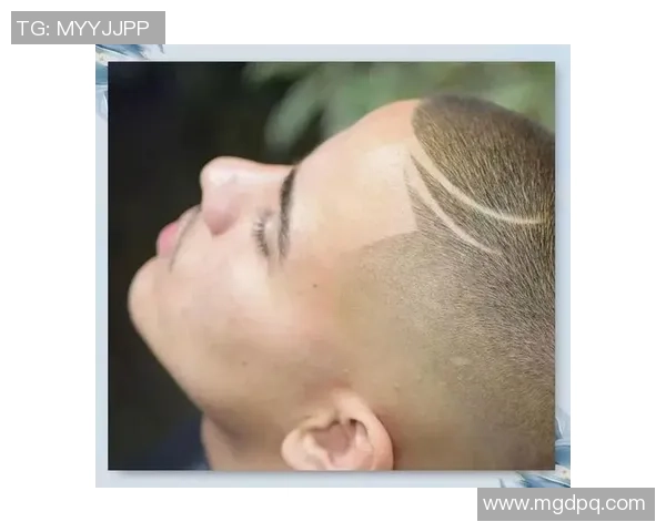 发际线高的足球明星们如何在赛场上展现自信与魅力 发际线高的足球明星们如何在赛场上展现自信与魅力