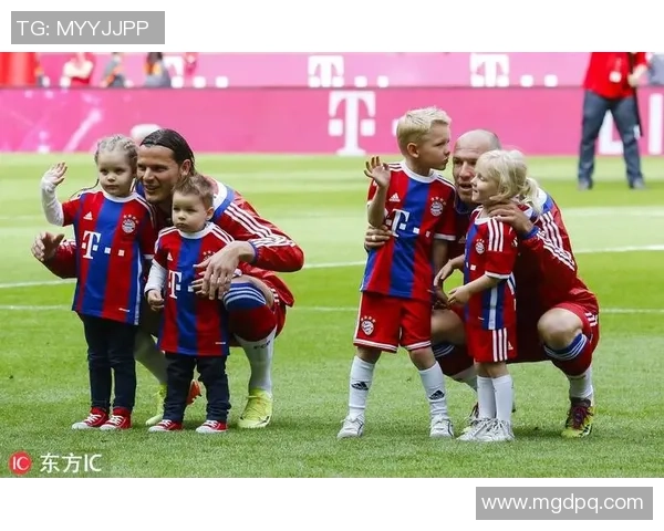 足球明星背后的家族故事揭示了他们成功的秘密与家庭背景的深远影响 足球明星背后的家族故事揭示了他们成功的秘密与家庭背景的深远影响