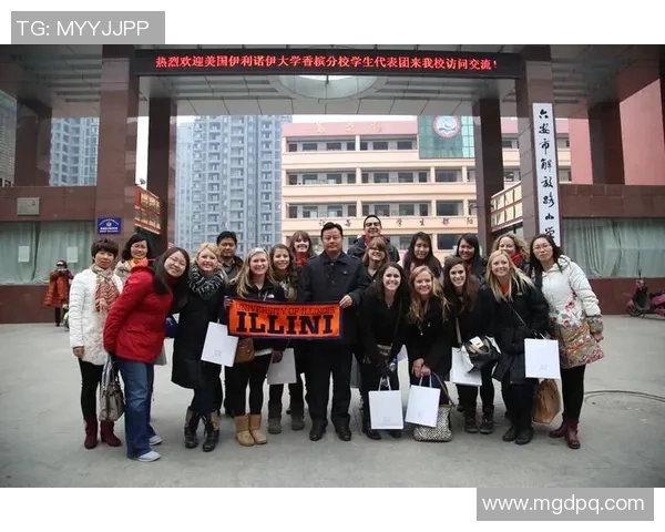 足球明星帅哥魅力四射走秀瞬间尽显风采与时尚气息